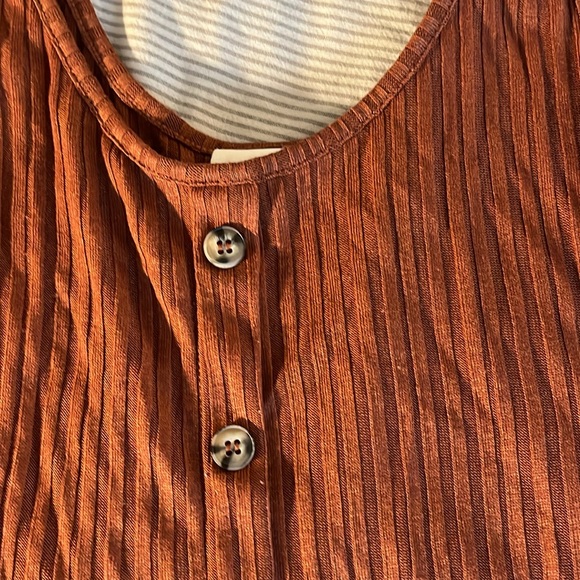 Burnt orange tank top - Picture 2 of 2